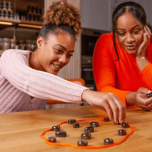 Compact Magnetic Travel Chessboard for Strategy