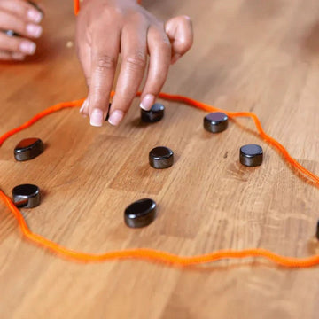 Compact Magnetic Travel Chessboard for Strategy